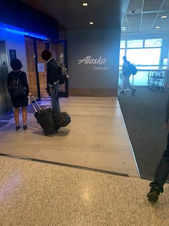  Neil Scrivener reviews the Alaska Airlines C-Gates Lounge at Seattle-Tacoma Airport. Alaska are the newest addition to OneWorld.