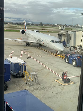 Neil Scrivener reviews American Eagle flight from San Jose to Los Angeles (SJC to LAX) - American Eagle CRJ700 N658CA