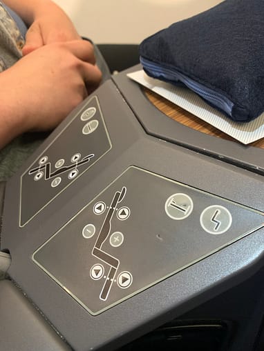 Neil Scrivener reviews the American Airlines Flagship Business seat on the A321T Transcon service, going between East/West coast America.