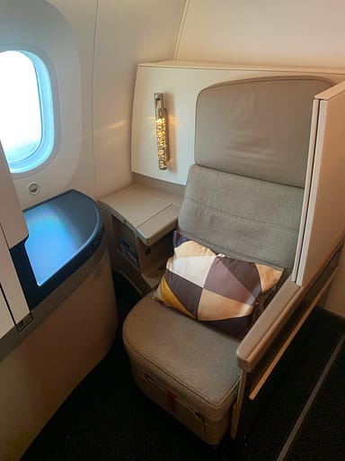 Neil Scrivener reviews Etihad Airline's Business Class offering onboard their Boeing 797-9.