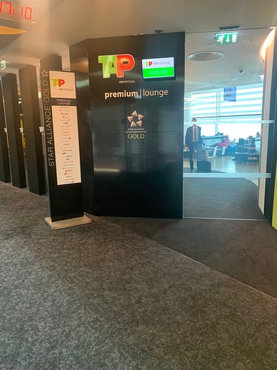 Neil Scrivener reviews the TAP Portugal Business Class lounge, at Lisbon International Airport.