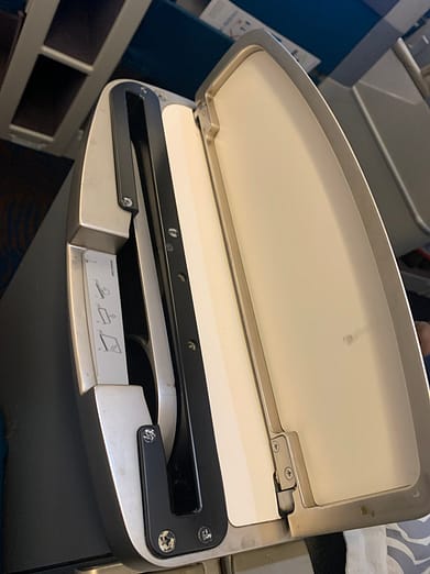 Neil Scrivener reviews Srilankan Airlines Business Class offering on their Airbus A330-200. 