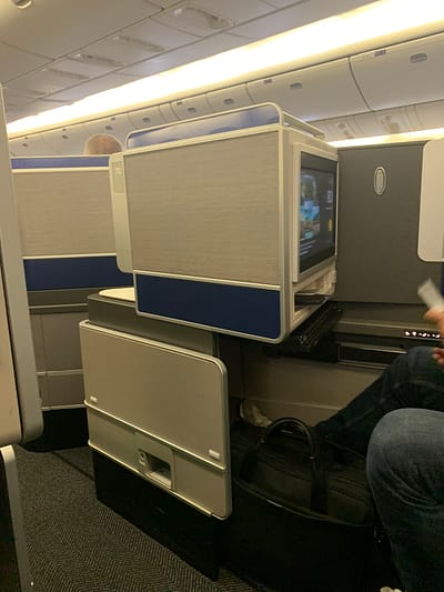 Neil Scrivener reviews United Airline's Polaris Business Class Seat, flying on the Boeing 777-200. 