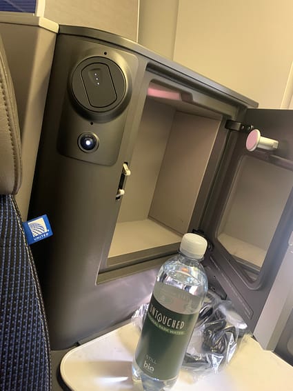 Neil Scrivener reviews United Airline's Polaris Business Class Seat, flying on the Boeing 777-200. 