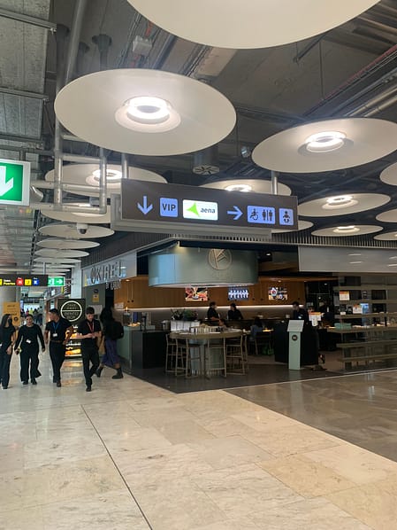 Neil Scrivener reviews Aena Plaza Mayor Lounge at Madrid's International Airport, accessed via a Priority Pass. 