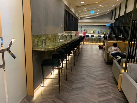 Neil Scrivener reviews the East Lounge at Dublin's Airport, used by Qatar Airways, Emirates and Etihad. 