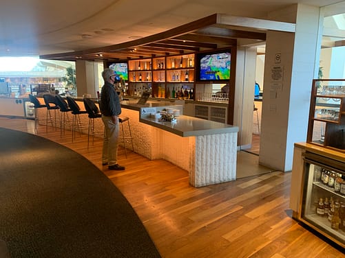 Neil Scrivener reviews the Star Alliance Lounge at Terminal B (Tom Bradley), Los Angeles International Airport (LAX)
