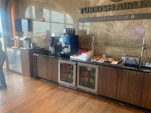 Neil Scrivener reviews the Turkish Airlines lounge at Washington Dulles' Concourse B (IAD), accessed with a Priority Pass.