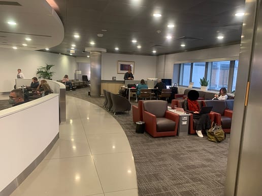 Neil Scrivener reviews the American Airlines Admirals Club at Heathrow's Terminal 3, also available to OneWorld members. 