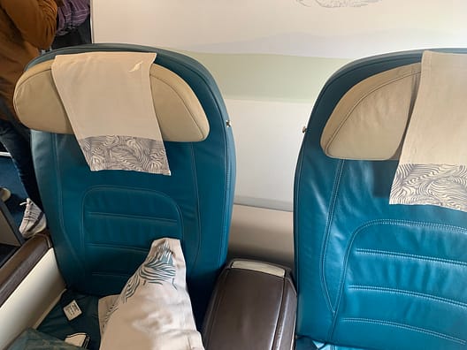 Neil Scrivener reviews Srilankan Airlines' Business Class seat onboard their Airbus A320.
