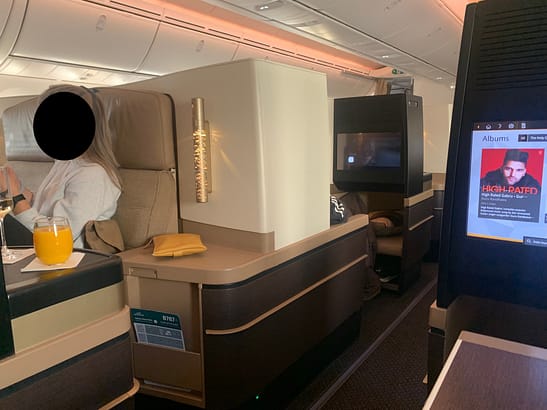 Neil Scrivener reviews Etihad Airline's Business Class offering onboard their Boeing 797-9.