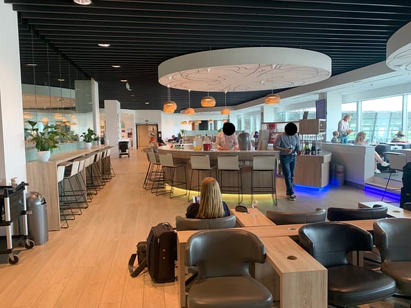 Neil Scrivener reviews the Brussels Airlines' "The Loft" Lounge at Brussels Airport, Belgium. 