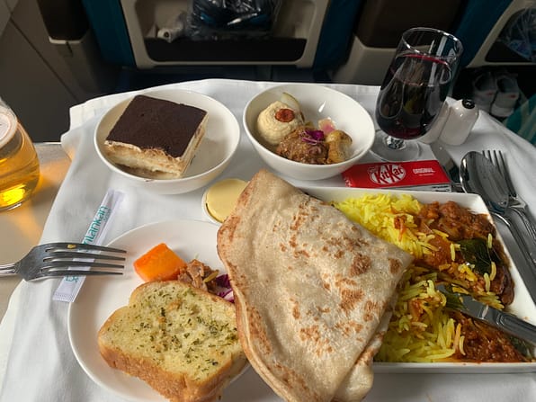 Neil Scrivener reviews Srilankan Airlines' Business Class offerings on the A320 and A330 from Colombo to Singapore and back!