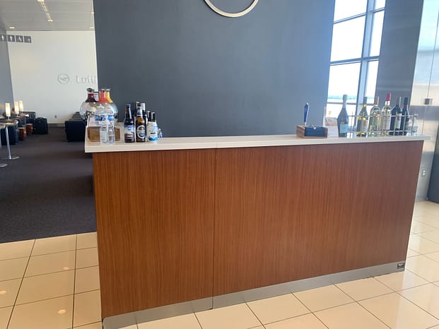 Neil Scrivener reviews Lufthansa's Business and Senator lounges in Washington Dulles' (IAD) Concourse B.
