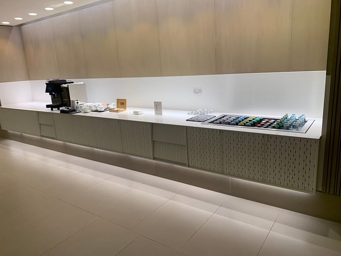 Neil Scrivener reviews the Qatar Airways Arrivals Lounge at Terminal 1, Doha
