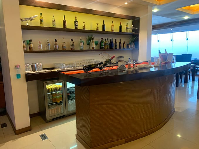 Neil Scrivener reviews the Srilankan Airlines Serendib Lounge in Colombo's Bandaranaike International Airport in Sri Lanka. 